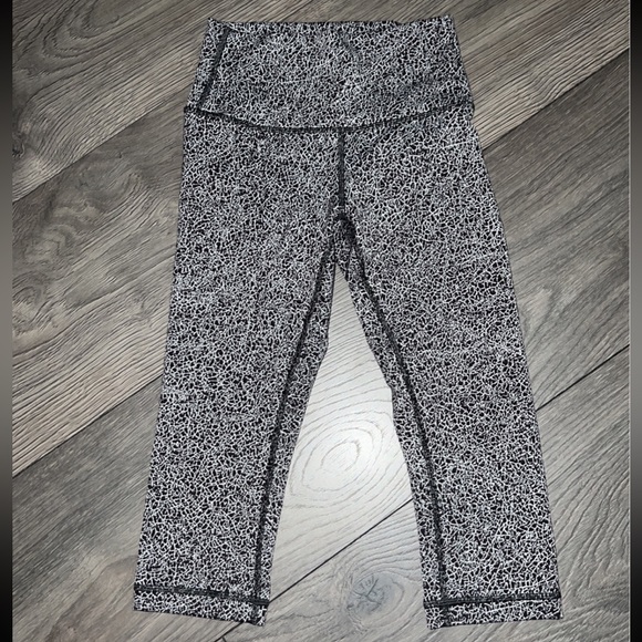 Lululemon Wunder Under Hi-Rise Size 4 with a 17" Inseam Crackle Jaquard - Picture 12 of 16